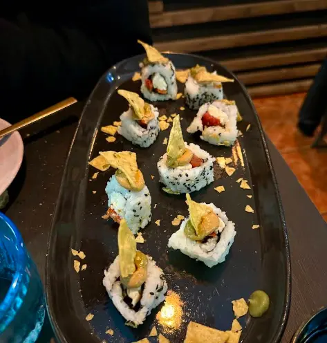 Uramaki México con totopos
